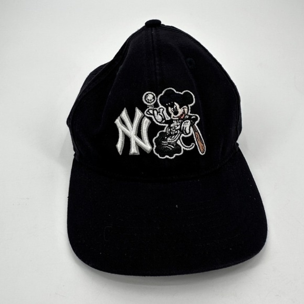 NY Yankees Black Baseball Cap with Mickey Embroidered Patch